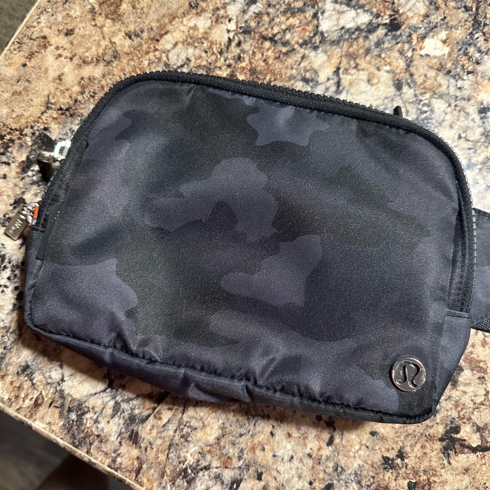 Black camouflage belt bag